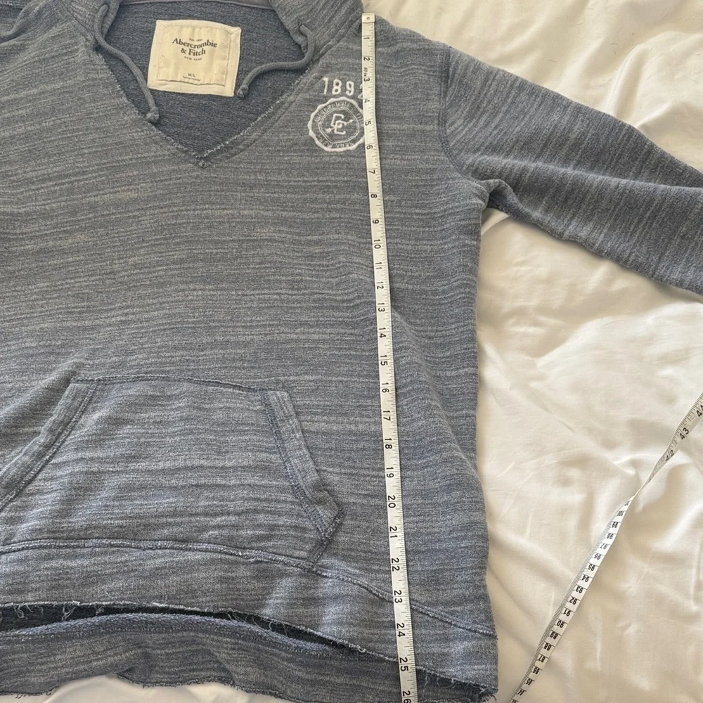 Abercrombie & Fitch Light Blue V-Neck Hooded Sweater Size M/L - Picture 8 of 9